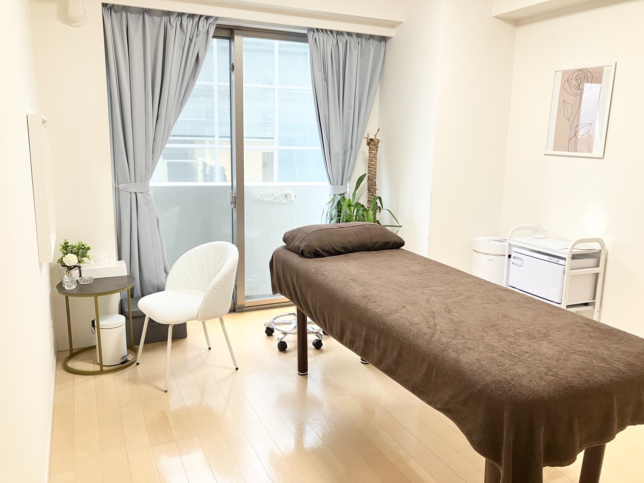 ［新品未使用］サロン／鍼灸院／施術室一式分 IMG_4665.JPG